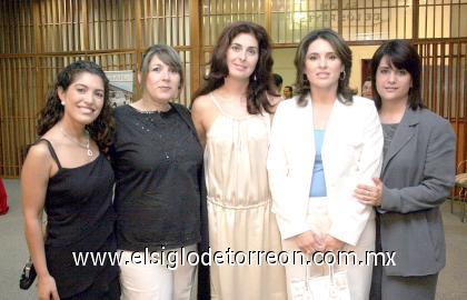 06102006 
Sofía García Camil, Mónica Cueto, Sara Gil, Lucy Cuesta e Irma Sosa.