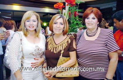 06102006 
Tere Galván de Elías, Magaly Galván y Lupita de Anaya.