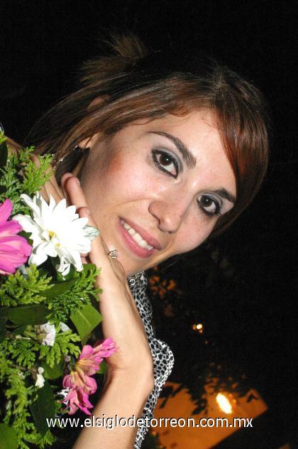 05102006
Estrella Soledad Bernal Padilla unirá su vida en matrimonio a la de Alejandro Eugenio Montellano Tabares, por lo cual se le ofreció una despedida de soltera.