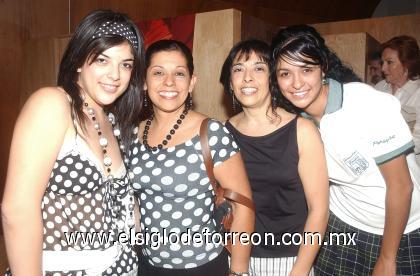 05102006
Belinda Puentes, Estela Rodríguez, Belinda Rodríguez y Lucy Rodríguez.