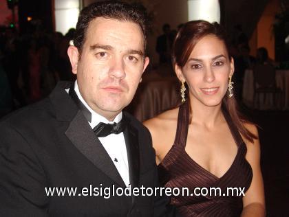 05102006
Gerardo Zarzar y Linda de Zarzar.