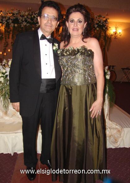 05102006
Jacobo Zarzar Gidi y Blanca Alicia de Zarzar, papás de la novia.