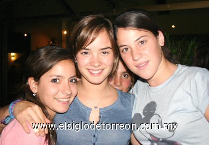09102006
Sofía, Luisa y Marines.