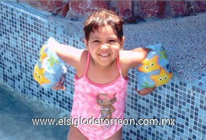 09102006
Con una divertida fiesta, Ana Carmen González celebró su tercer cumpleaños.