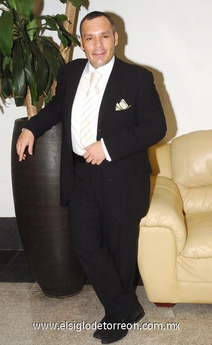 09102006
Daniel Espinosa, diseñador de joyas de talla internacional.