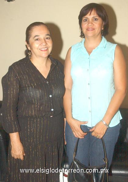 09102006
Mela Santana y Perla Cedillo.