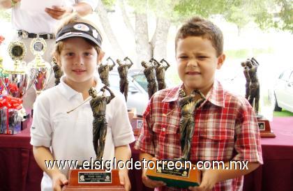 07102006 
 Humberto Mexsen Juan Marcos y David Murra Safa ganaron el primer y segundo lugar en el Torneo Anual JUvenil de Golf