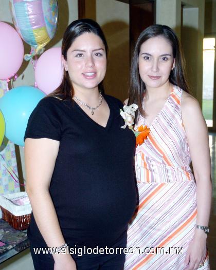 07102006 
 Mercedes Gutiérrez de González disfrutó de una linda fiesta de canastilla que le ofreció Mariana Duéñez de Batarse por el futuro  nacimiento de su segunda bebita