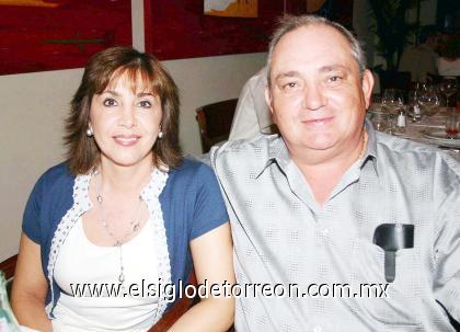 06102006 
Adriana V. de Suárez y Benjamín Suárez.