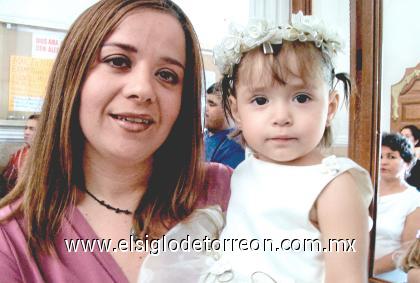 10102006
Claudia Lucía González de Martínez y Regina Garza Castillo, en pasado festejo.