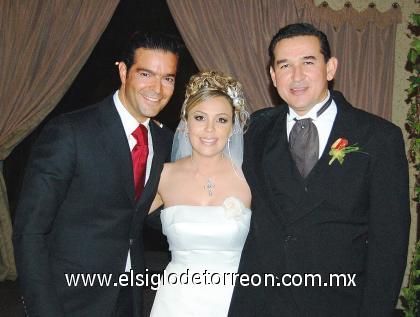 10102006
Pablo Montero, Alejandra Estrada García y José Alberto González de la Garza.