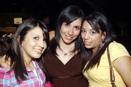 08102006 
Ana Laura González y Valeria Bustos.