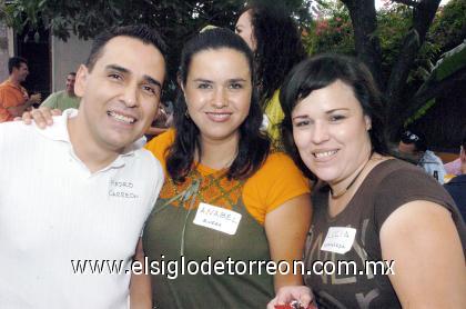 08102006 
Pedro Carreón, Anabel Rivera y Lucía Castañeda.