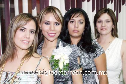 08102006 
Diana de la Rosa González, en su despedida de soltera acompañada por Brenda de la Rosa, Nidia Fausto y Carmen Izquierdo.