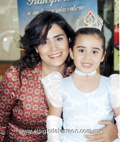 08102006 
Ana Cecilia Morales Ruiz, celebró su cumpleaños.