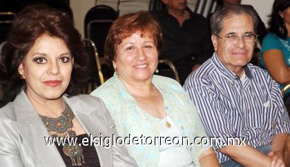 08102006 
Elsa Lucía Ochoa, Lilia Aurora Carrillo de Ramírez y Marco Antonio Ramírez.