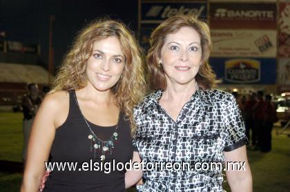 08102006 
Mely de Rodríguez e Irma González.