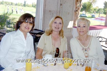 08102006 
Norma Farías de Medina, Blanca Farías de Busto y María Prima Guevara.