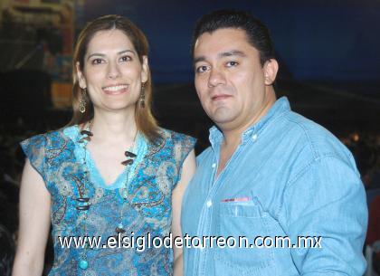 08102006 
Lorena Calvillo y Gustavo Álvarez.