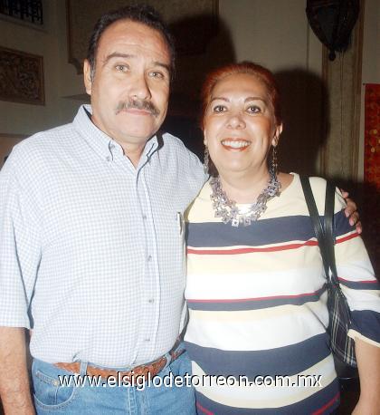 08102006 
Oly y Jesús Hernández.