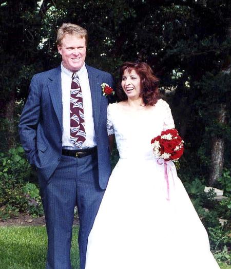Sr. Wayne Tuttle Davis y Dra. Beatriz Álvarez García contrajeron matrimonio el la ciudad de Springville, Utah, el pasado ocho de junio de 2006.