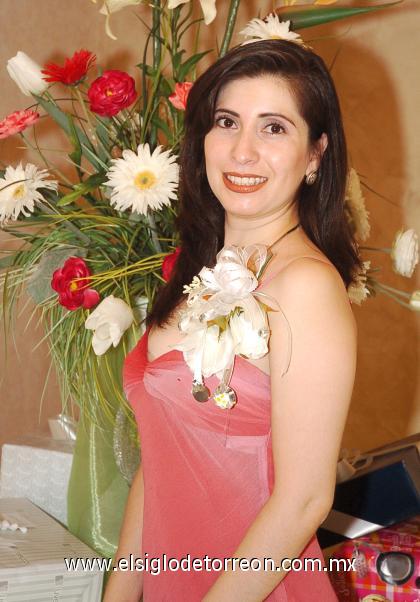 11102006
Érika Irlanda Mora fue despedida de su vida de soltera con una grata reunión, ya que el próximo 28 de octubre contraerá nupcias con Arturo Ornelas Arenas.+
