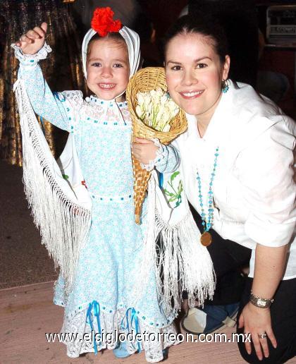 11102006
Chary Aranzábal de Montaña y su hijita Paulina Montaña Aranzábal.