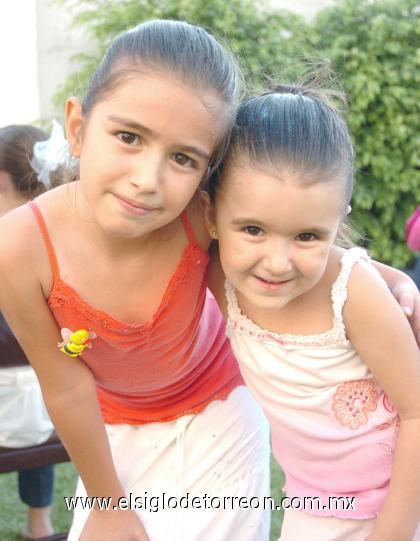 11102006
Eugenia y Adriana Dueñes.