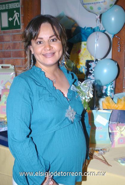 11102006
Juana María Rodríguez de García, captada en la fiesta de canastilla que le ofreció su mamá, Ana María Solís de Rodríguez, en honor del bebé que espera.