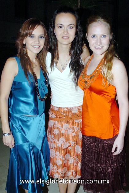 13102006 
Alejandra Nahle, Érika Wolff y Mónica Fernández.