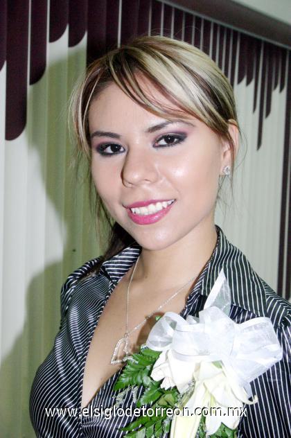 13102006 
Diana de la Rosa González, captada durante su fiesta de despedida.
