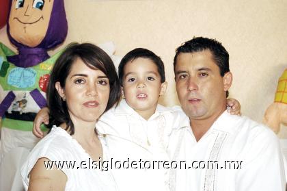 13102006 
Fernando Sánchez Arredondo disfrutó de una fiesta de cumpleaños organizada por sus papás, Lilia y José Luis Sánchez.