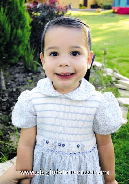 12102006
María José Menéndez Aranda, captada en convivio infantil