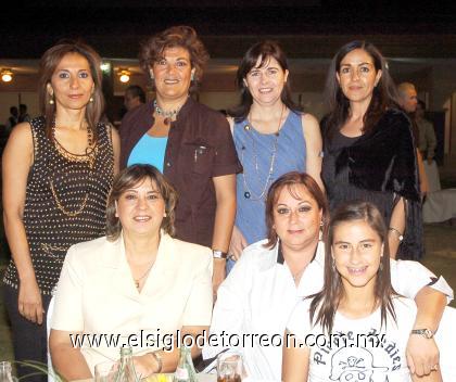 12102006
Ivonne de Ramírez, Alejandra de Peña, Daniela Peña, Alejandra de Cantú, Rosario de Cárdenas, Lety García y Epigmenia de Saucedo, captadas en reciente convivencia social.