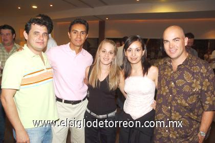 12102006
Alberto de la Rosa, Miguel Nahle, Flor de Nahle, Mónica de Sada y Ricardo Sada.