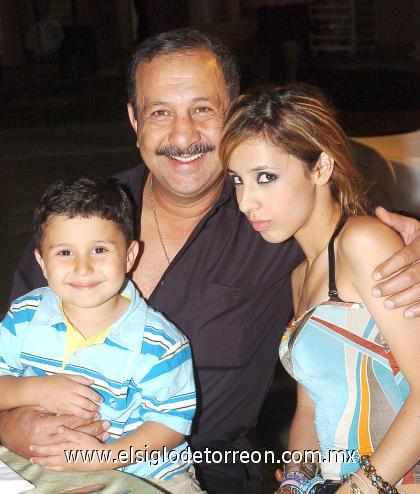 12102006
Jacobo, Sami y Mariam Gidi.
