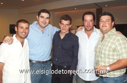 12102006
Luis Miguel Pérez, Pedro Ruenes, Adrián Murra, Michael Converston y Franco Terraza.