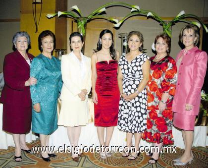 12102006
Paty Reyes Ramírez acompañada por Eva García de González, Ana María Ramírez de Toraño, Lucero López Portillo de Reyes, María Luisa Martínez de Olivares, Guadalupe Villarreal de Estrada y Lourdes Bueno de Reyes.