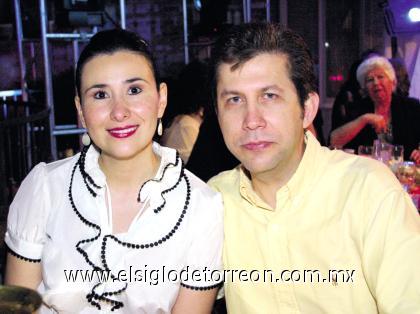 12102006
Ámbar y Juan R. Greene.