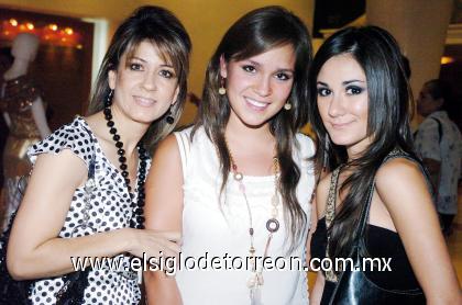 15102006 
Karina de Berlanga, Carmina Hernández y Karen Berlanga.