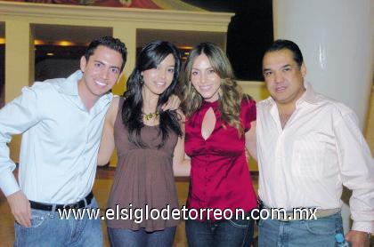 15102006 
Salomón Abularach, Selina Viesca, Escarlet Abularach y Ramón Franco.