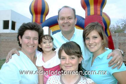 15102006 
La pequeña Luisa Von Bertrab Galán celebró su cumpleaños con una bonita fiesta que le prepararon sus papàs.