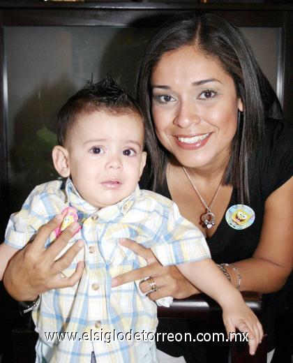 15102006 
Luis Alejandro Durán Berumen junto a su mamá, María Luisa Berumen Mena.