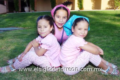 14102006
 Alicia, Isabel y María José Ojeda González