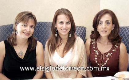 15102006 
Anabel de González, Sofía de Kuri y Linda Zarzar.