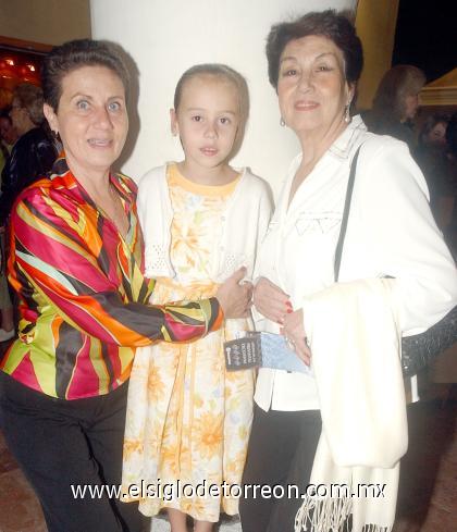 15102006 
Carmen Martínez de Leal, Luz María Tricio y Lucero Leal de Cantú.