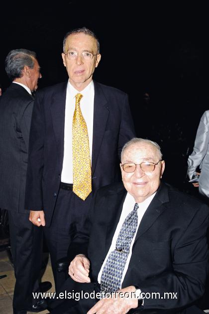 15102006 
Don Armando Martín Borque con su hijo Armando Martín Soberón.