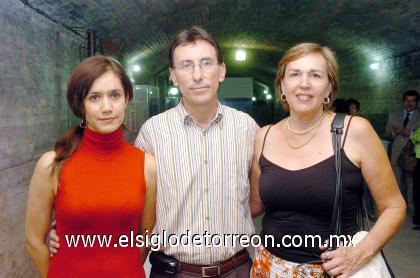 15102006 
Lucero Galindo, Diego Berlanga y María Luisa Dingler.