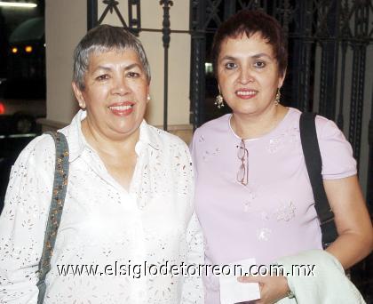 15102006 
Luz de Hinojosa y Sonia Morales.