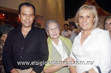 15102006 
Sergio Martínez, Alicia de González y Gloria de Martínez.
